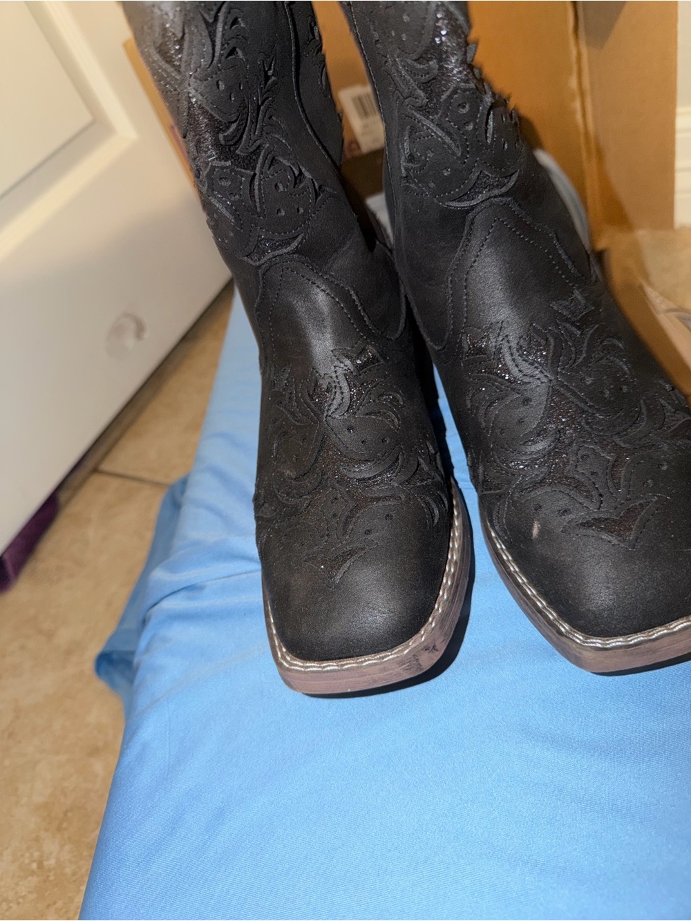 Roper Black Lace-Up Western Boots with Embroidered Detail
